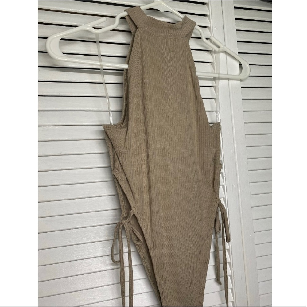 Sleeveless Ribbed High Cut Knot Side Bodysuit in Tan color. Size Small.